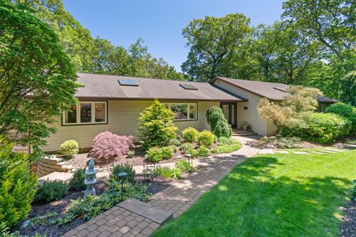 77 Laurel Hill Rd, Centerport, NY, 11721-1638 | Card Image