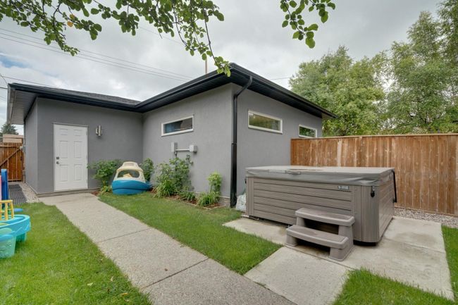 507 37 Street Sw, Home with 5 bedrooms, 4 bathrooms and 3 parking in Calgary AB | Image 41