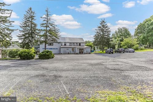 5 W Pine St, MOUNT HOLLY SPRINGS, PA, 17065-1319 | Card Image