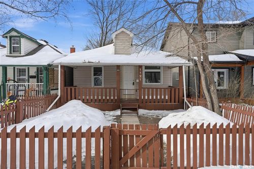 1121 H Avenue N, Saskatoon, SK, S7L2C8 | Card Image