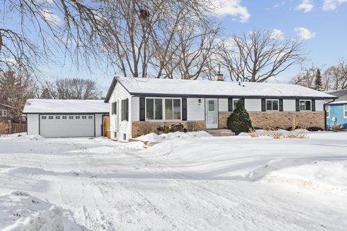 641 8th St N, Hudson, WI, 54016-2309 | Card Image