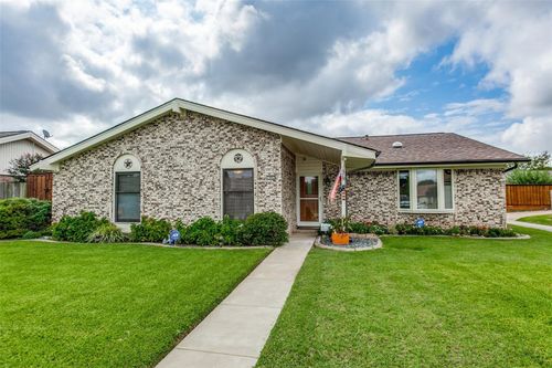 1902 Heather Way, Richardson, TX, 75081-4704 | Card Image