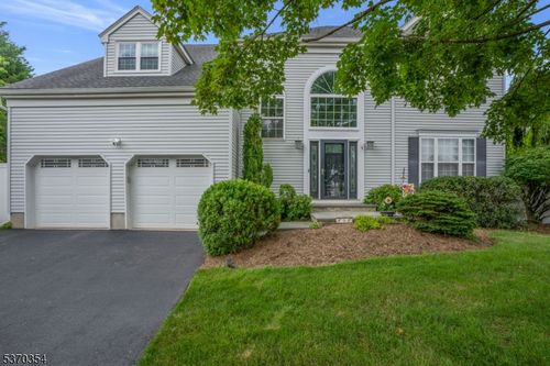 9 Robin Ct, Raritan, NJ, 08869-1020 | Card Image
