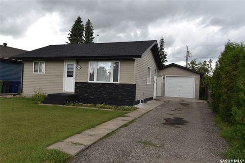 415 8th Avenue W, Nipawin, SK, S0E1E0 | Card Image