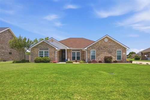 330 Hampton Court, Lake Charles, LA, 70605 | Card Image
