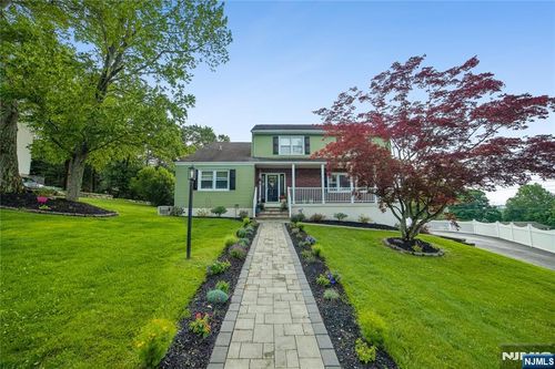 33 Frederick Dr, West Milford, NJ, 07480-1639 | Card Image
