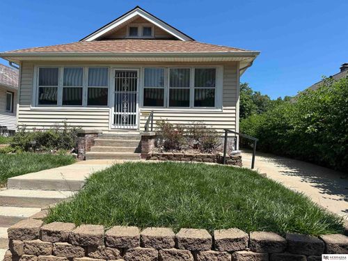 424 Grover St, Omaha, NE, 68108-2137 | Card Image
