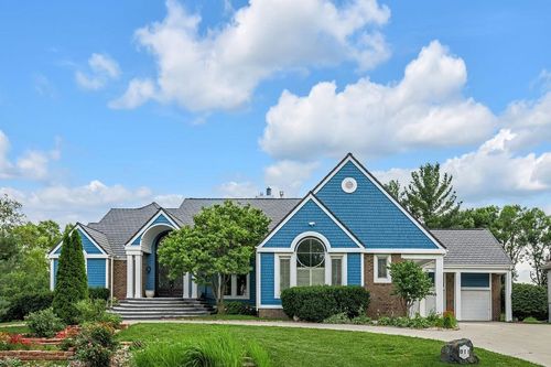 811 Western Hills Dr, Papillion, NE, 68046-7040 | Card Image