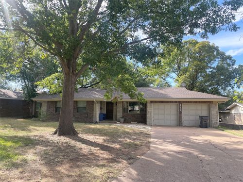 1424 Scenic Dr, Graham, TX, 76450-4907 | Card Image