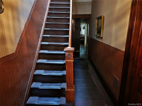 72 61st St, Glendale, NY, 11385-6114 | Card Image