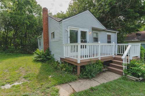 62 Court St, Pontiac, MI, 48342-2506 | Card Image