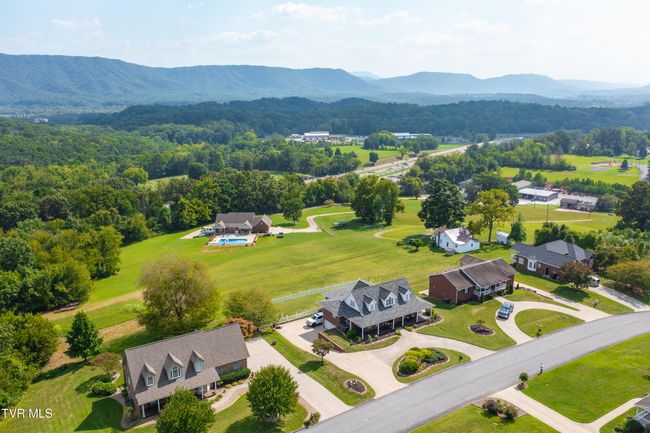 136 Landon Dr, House other with 3 bedrooms, 3 bathrooms and null parking in Mount Carmel TN | Image 64