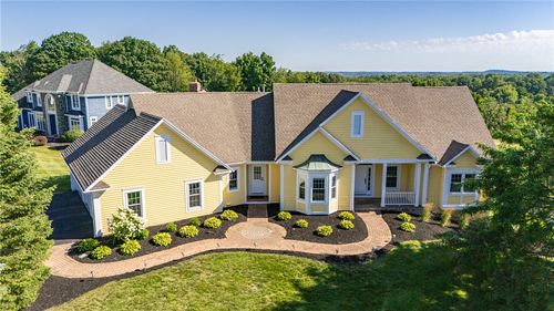 22 Cobblecreek Rd, Victor, NY, 14564-8935 | Card Image