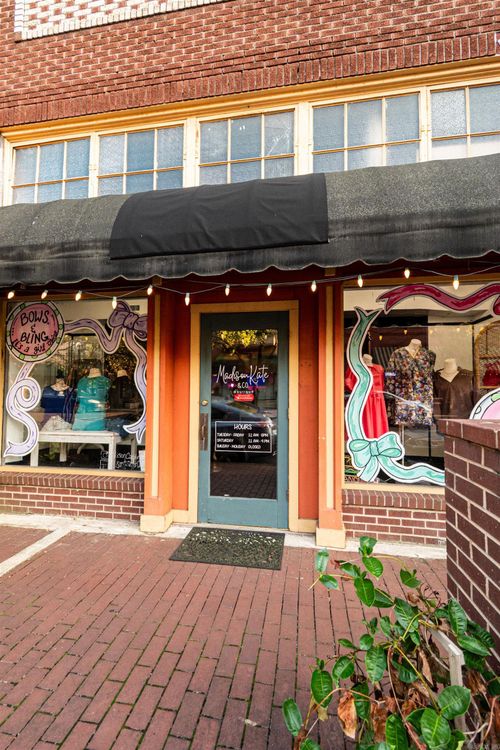 207 E Main St, El Dorado, AR, 71730-6111 | Card Image