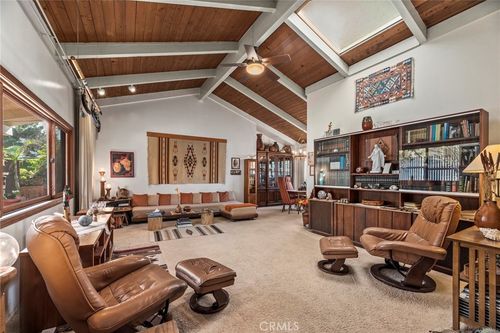 627 W Pine Ave, El Segundo, CA, 90245-2972 | Card Image