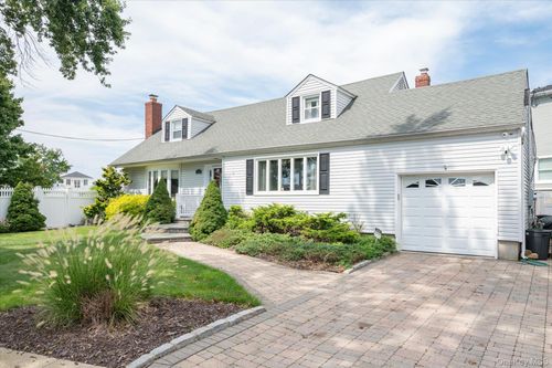 15 E Lincoln Avenue, Oyster Bay, NY, 11758 | Card Image