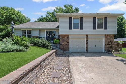 4318 Stonecrest Dr, Saint Joseph, MO, 64506-3139 | Card Image