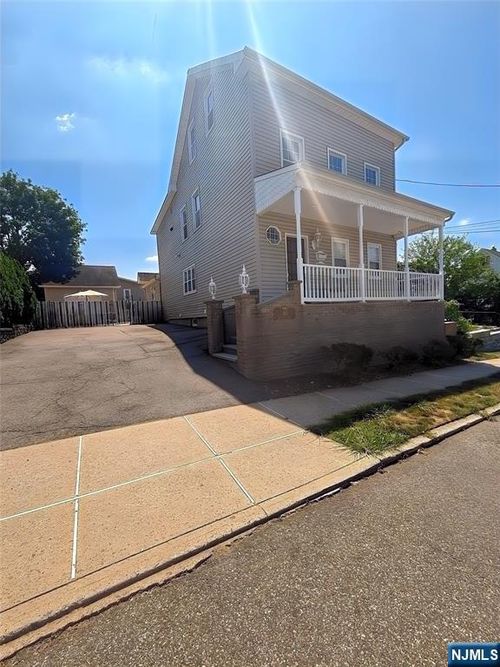 90 Orchard St, Elmwood Park, NJ, 07407-2113 | Card Image