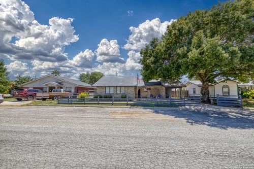 121 Rio Grande St, Uvalde, TX, 78801-3030 | Card Image