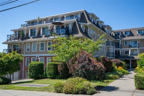 204-4536 Viewmont Ave, Saanich, BC, V8Z5L2 | Card Image
