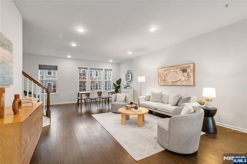 68 Wesmont Dr, Wood Ridge, NJ, 07075-2152 | Card Image