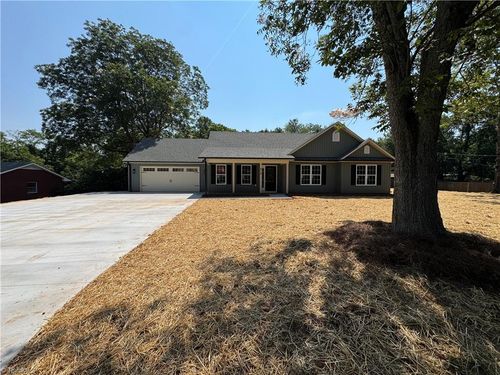 212 River St, East Bend, NC, 27018-7881 | Card Image