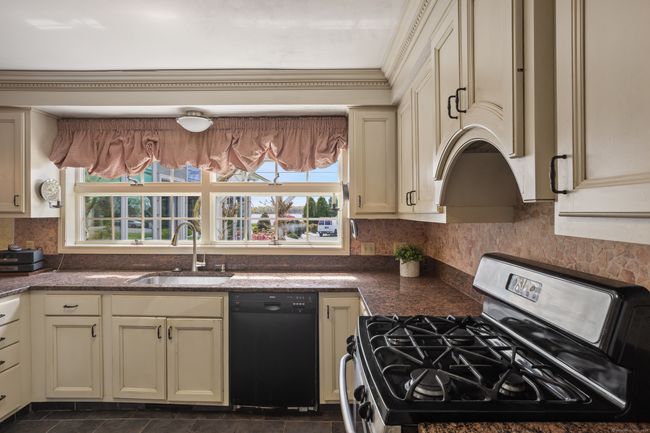 Meal prep with serene water views | Image 11