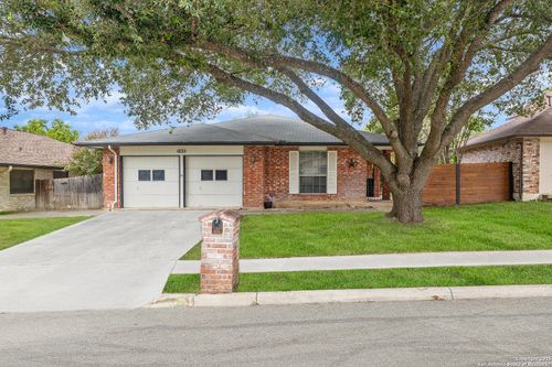 133 Bolerio Dr, Universal City, TX, 78148-3303 | Card Image