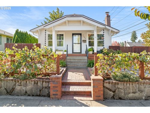 7155 N Fenwick Ave, Portland, OR, 97217-5653 | Card Image