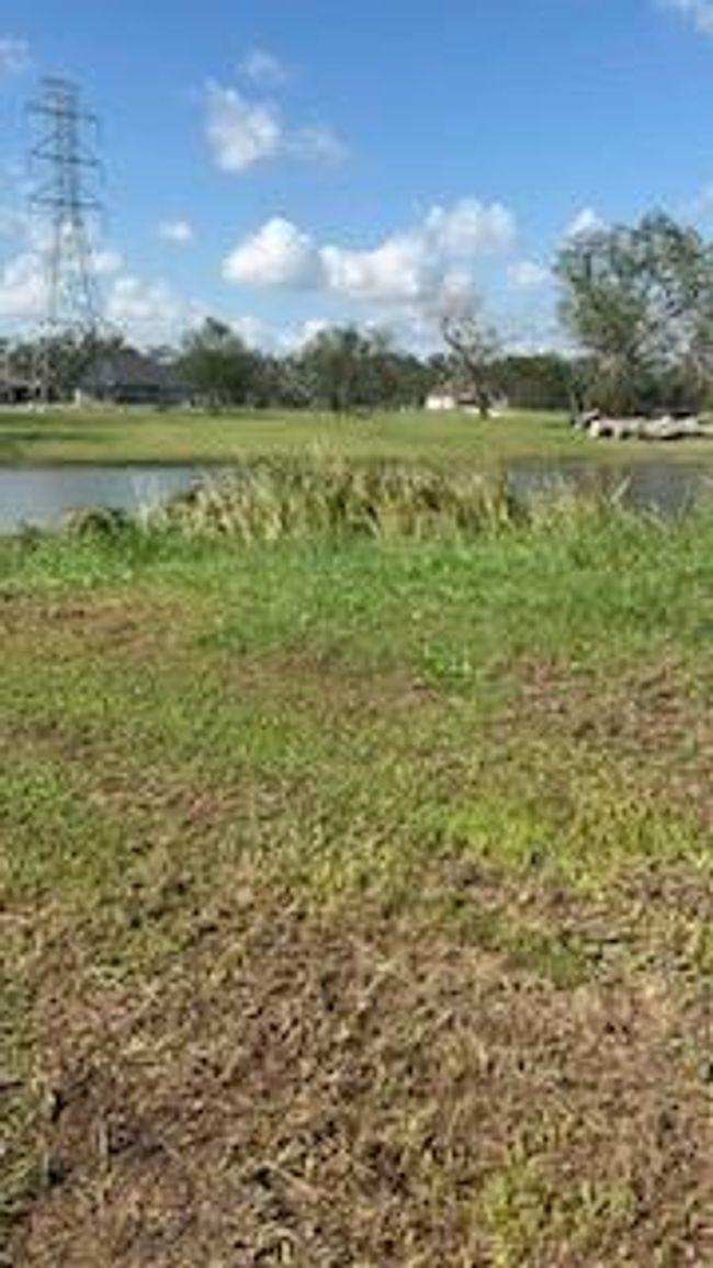 708 Winchester Trl, Home with 0 bedrooms, 0 bathrooms and null parking in Angleton TX | Image 15