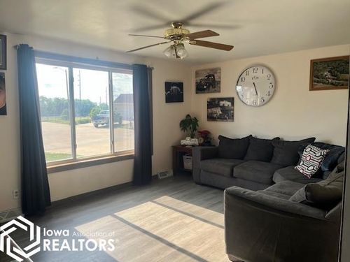 1016 S Shamrock Cir, Mount Pleasant, IA, 52641-2679 | Card Image