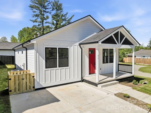 615 W Allen Street, Hendersonville, NC, 28739 | Card Image