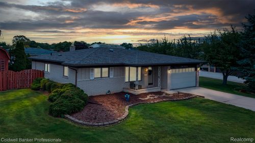 36544 Thomas Dr, Sterling Heights, MI, 48312-2947 | Card Image