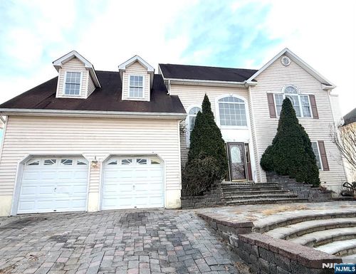 11 Decicco Dr, Raritan, NJ, 08869-1124 | Card Image