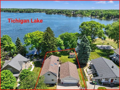 6709 Spruce Ln, Waterford, WI, 53185-2521 | Card Image