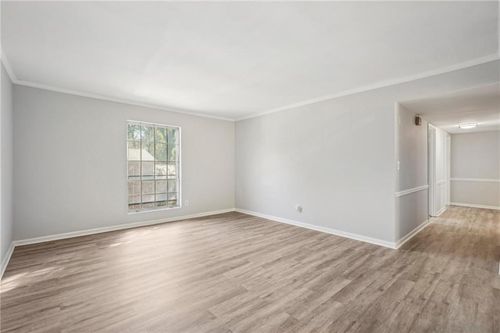 27-5560 Kingsport Dr, Atlanta, GA, 30342-1045 | Card Image
