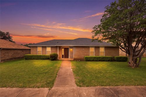 7220 Elderberry Ln, Dallas, TX, 75249-1042 | Card Image