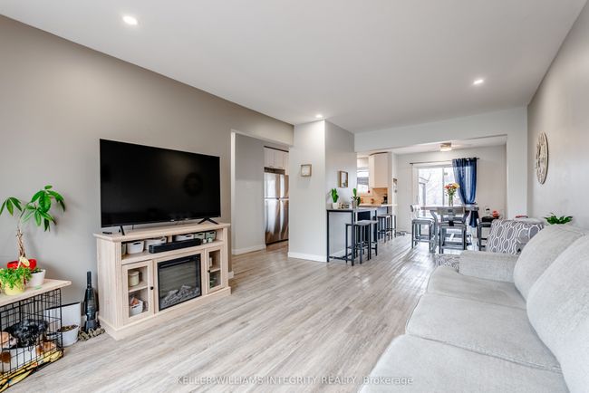 718 Glengarry Blvd, House attached with 3 bedrooms, 2 bathrooms and 2 parking in Cornwall ON | Image 5