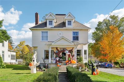 View of front of property featuring covered porch and a front yard | Image 1