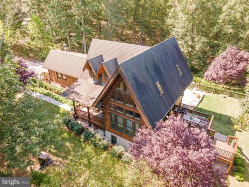 82 Sabrina Ln, Hedgesville, WV, 25427-7148 | Card Image