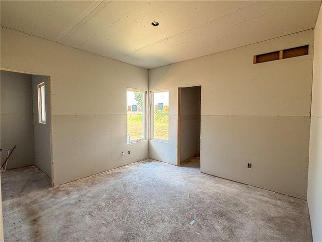 ML Bedroom w/walk-in closet | Image 16