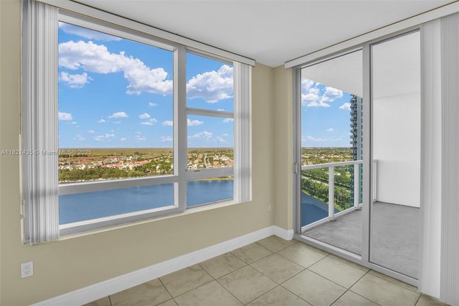 APT-1903S - 2681 N Flamingo Rd, Condo with 2 bedrooms, 2 bathrooms and null parking in Sunrise FL | Image 12