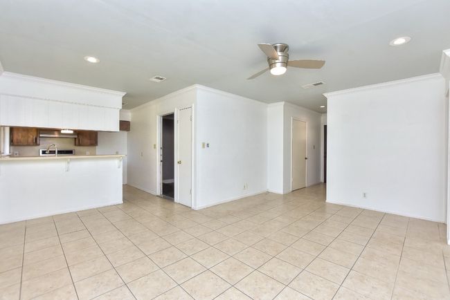 Family Room/Dining Area | Image 11