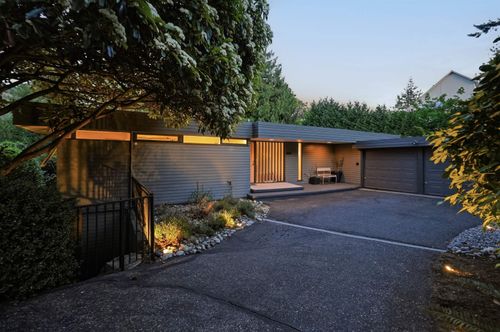 6240 Summit Ave, West Vancouver, BC, V7W1Y2 | Card Image