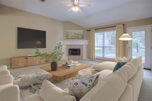 2115 Greentree Dr, Huntsville, TX, 77340 | Card Image