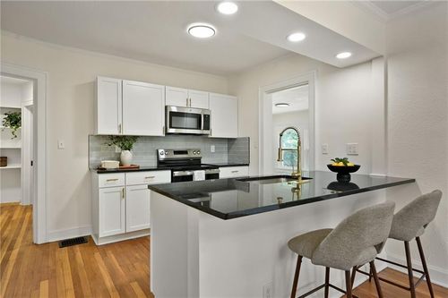 9137 Holmes Rd, Kansas City, MO, 64131-2971 | Card Image