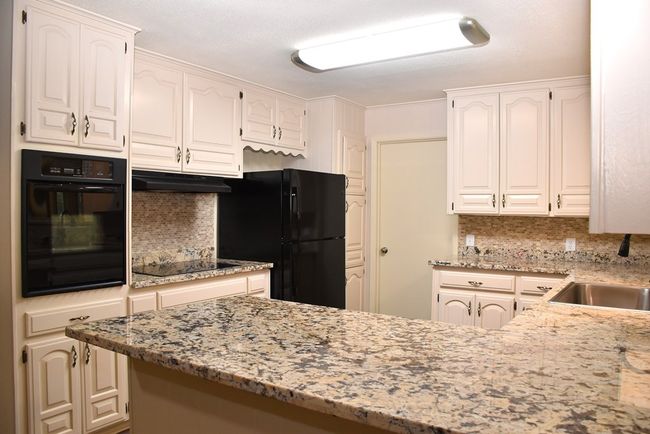 120 Donniebrook St, Home with 3 bedrooms, 2 bathrooms and 2 parking in Palestine TX | Image 9