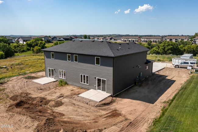 1710 Heart Ridge Loop Se, Townhouse with 3 bedrooms, 3 bathrooms and null parking in Mandan ND | Image 31