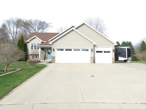 924 Balsam Ct Ne, Pine Island, MN, 55963-7636 | Card Image
