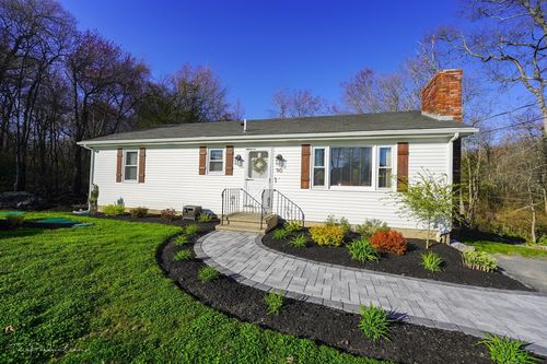 90 Merlin Dr, Swansea, MA, 02777-3713 | Card Image